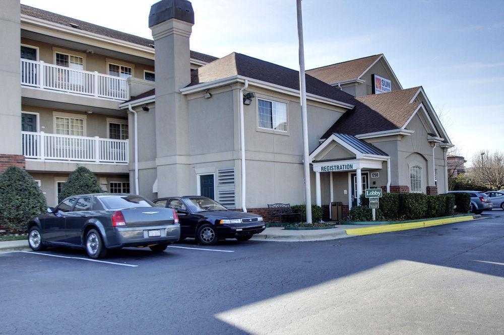 Intown Suites Extended Stay Greensboro Nc - Lanada Buitenkant foto
