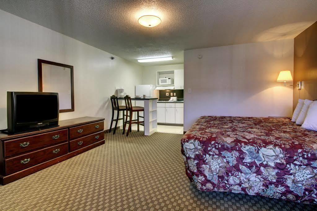 Intown Suites Extended Stay Greensboro Nc - Lanada Buitenkant foto
