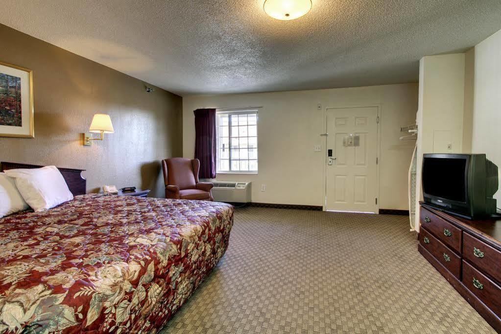 Intown Suites Extended Stay Greensboro Nc - Lanada Buitenkant foto