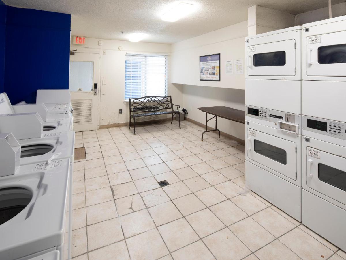 Intown Suites Extended Stay Greensboro Nc - Lanada Buitenkant foto